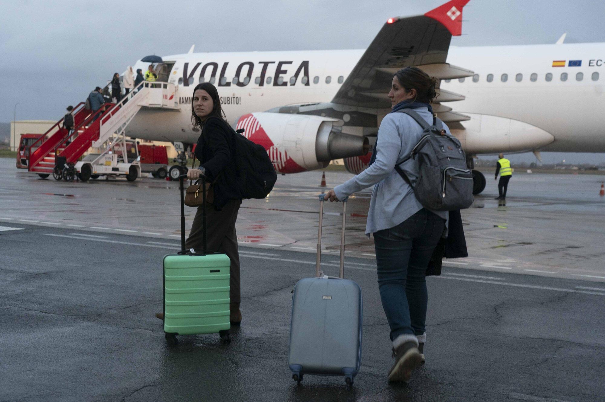 En imágenes: Foronda estrena los vuelos regulares a Barcelona y Madrid