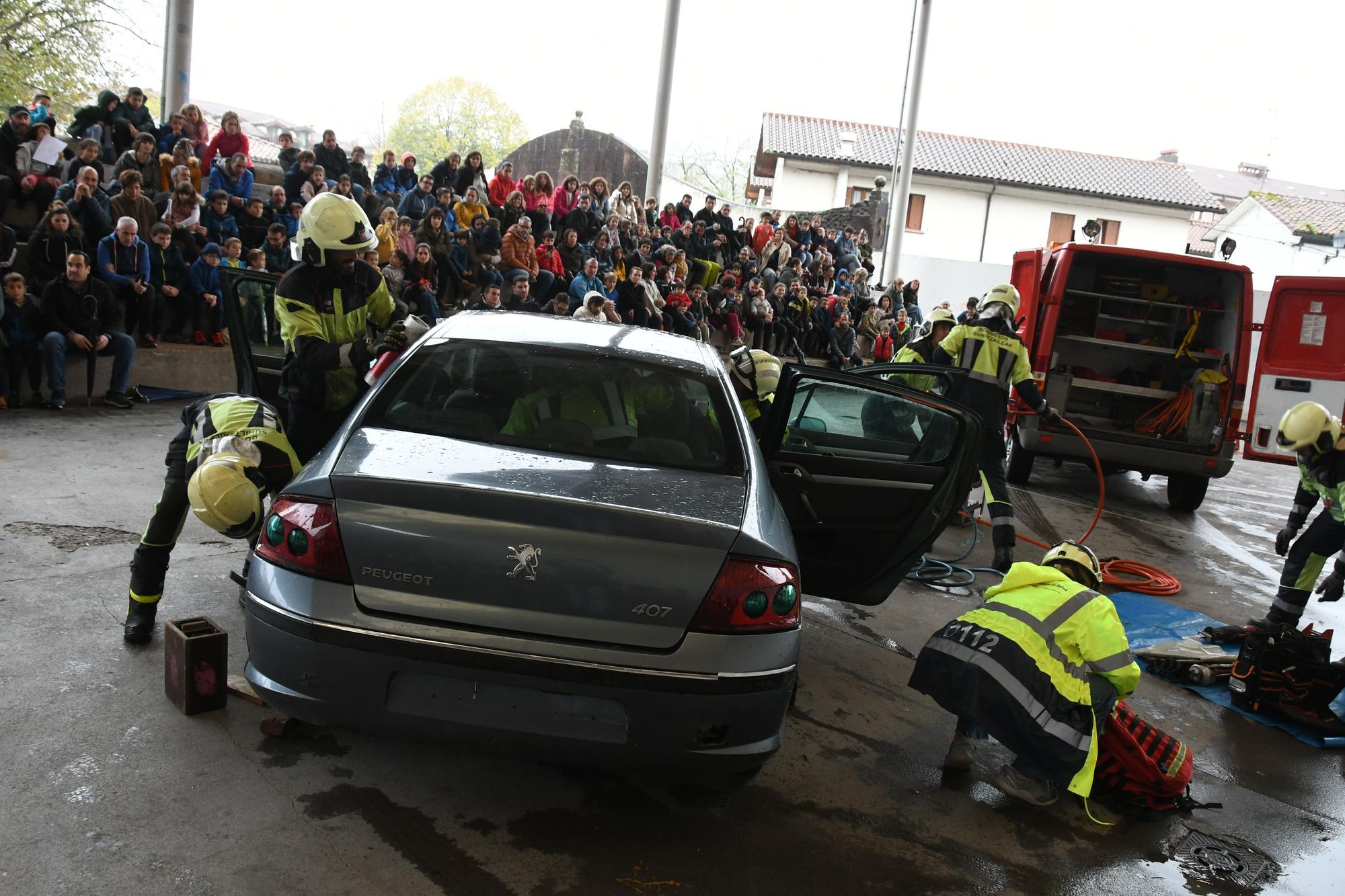 Las sirenas rompen el silencio de Elizondo