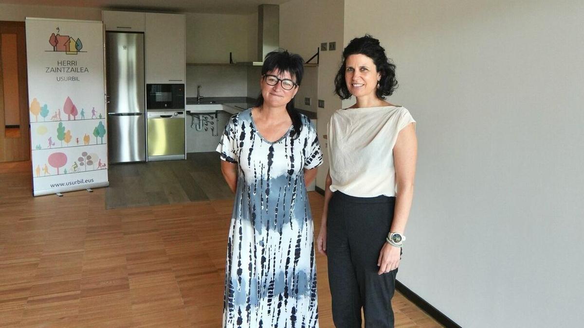 Usurbilgo alkatesa, Agurtzane Solabarrieta eta Matia Fundazioko ordezkaria, Maider Azurmendi &#039;Bizi osorako etxebizitzen&#039; aurkezpenean