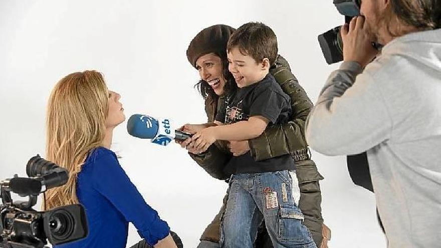 La presentadora Reyes Prados, entrevistada por un &#039;reportero&#039; de 3 años.
