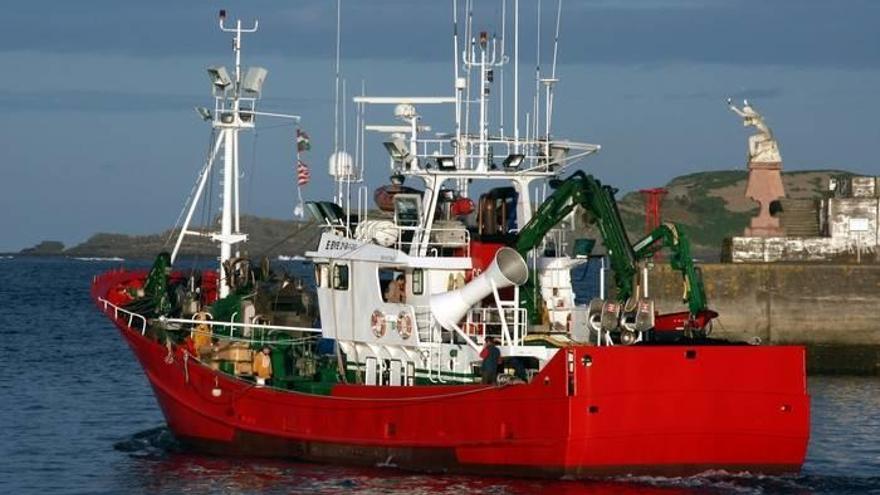 Los arrantzales bajan los días de pesca de anchoa y el tope diario por barco
