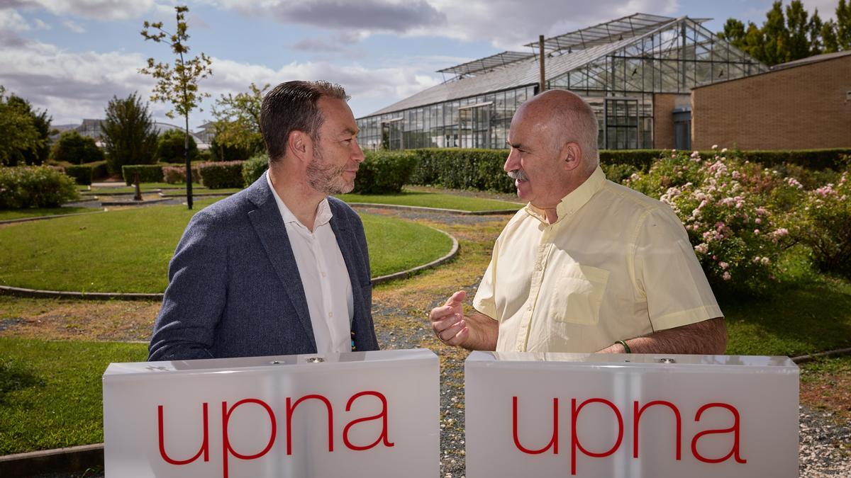 El rector de la UPNA, Ramón Gonzalo, junto al consejero Aierdi.