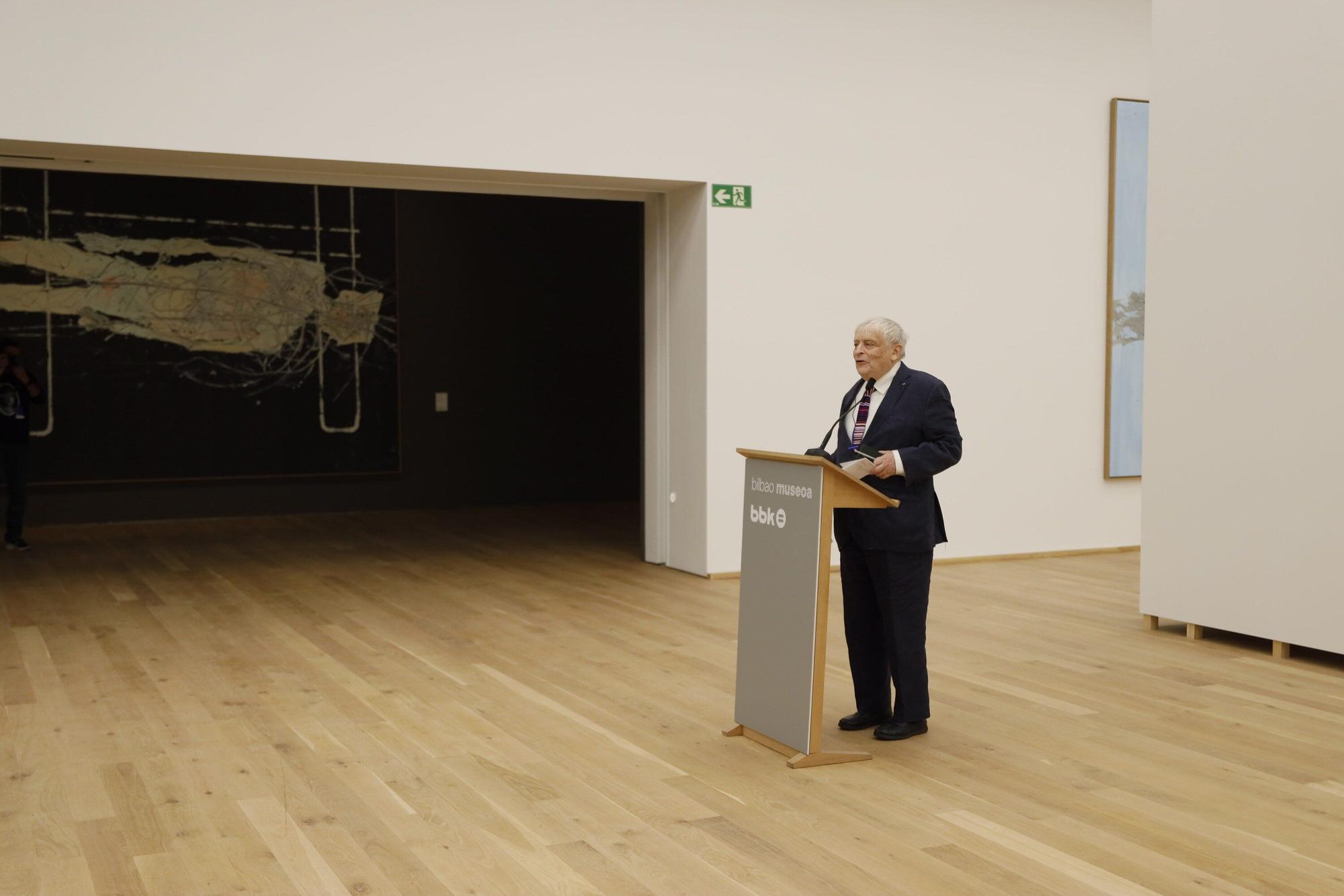 El edificio moderno del Bellas Artes reabre con Baselitz, el artista que decidió pintar el mundo al revés