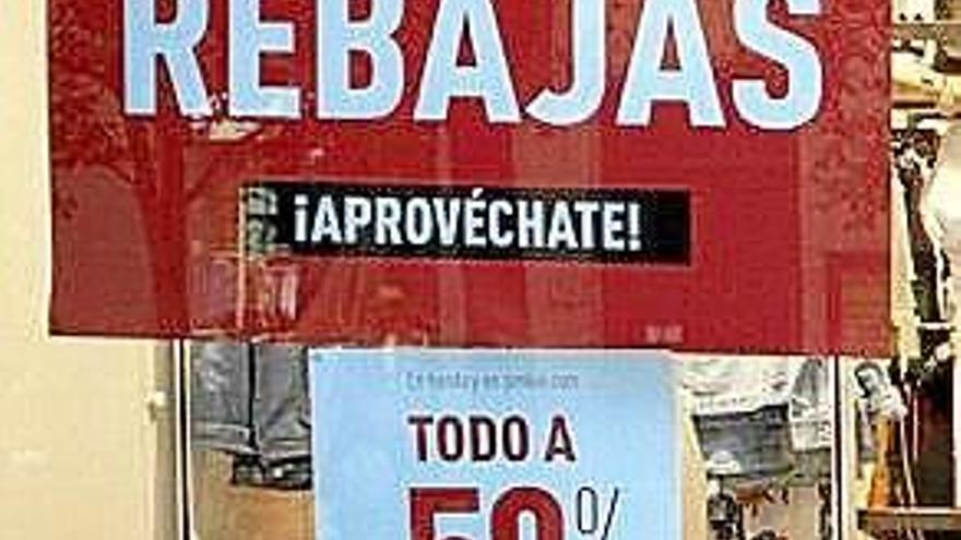 Los comerciantes auguran rebajas atractivas, ya que “casi todo el género está sin vender”