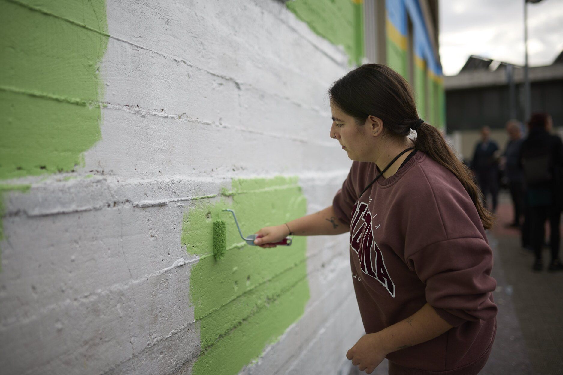 ASORNA cierra la Semana Internacional de las Personas Sordas creando un mural colectivo en su sede