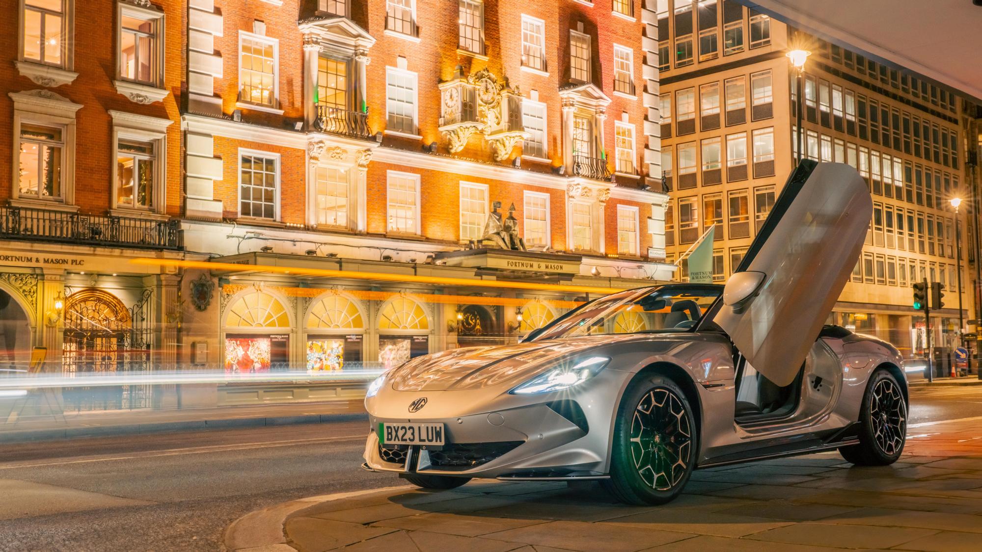 El MG Cyberster hace historia al ganar los tres premios de diseño más prestigiosos del mundo