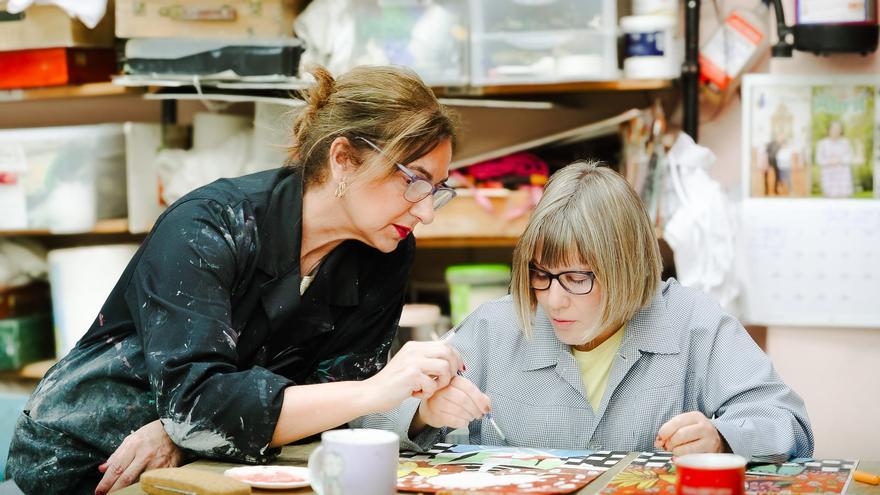 Los artistas de la asociación Gaude exponen 45 obras