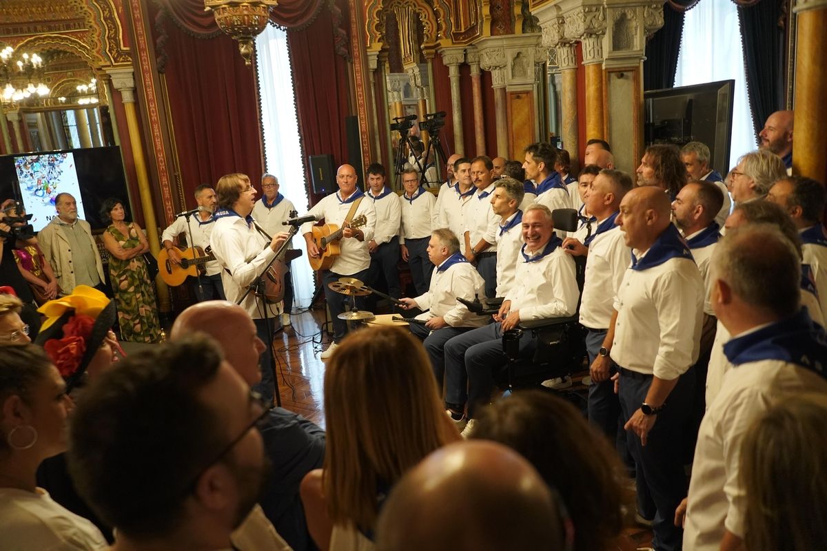 Recepción a la sociedad bilbaina en el Ayuntamiento de Bilbao