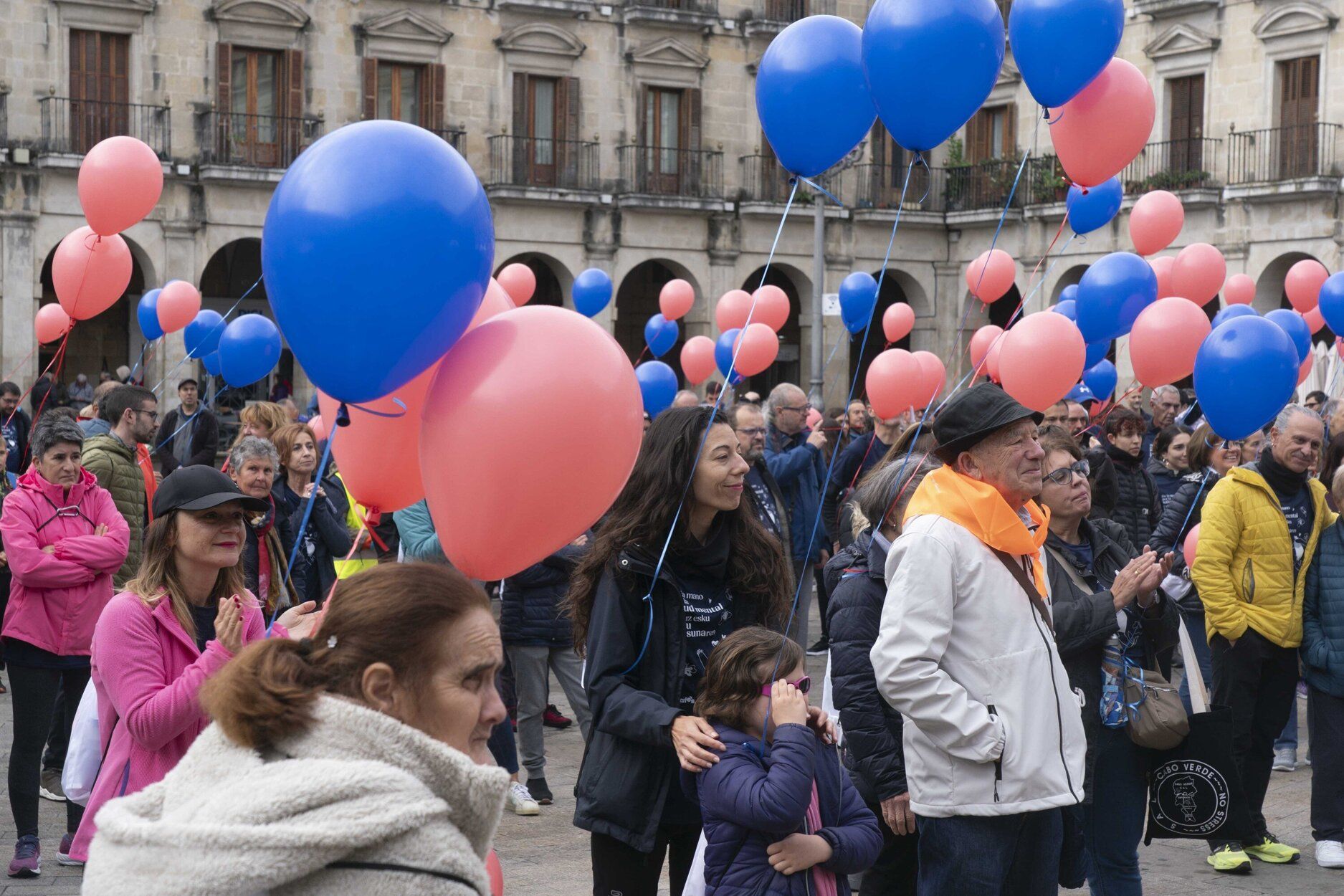 En imágenes: Así ha sido la VI Caminata Solidaria de Asafes en Vitoria por la salud mental