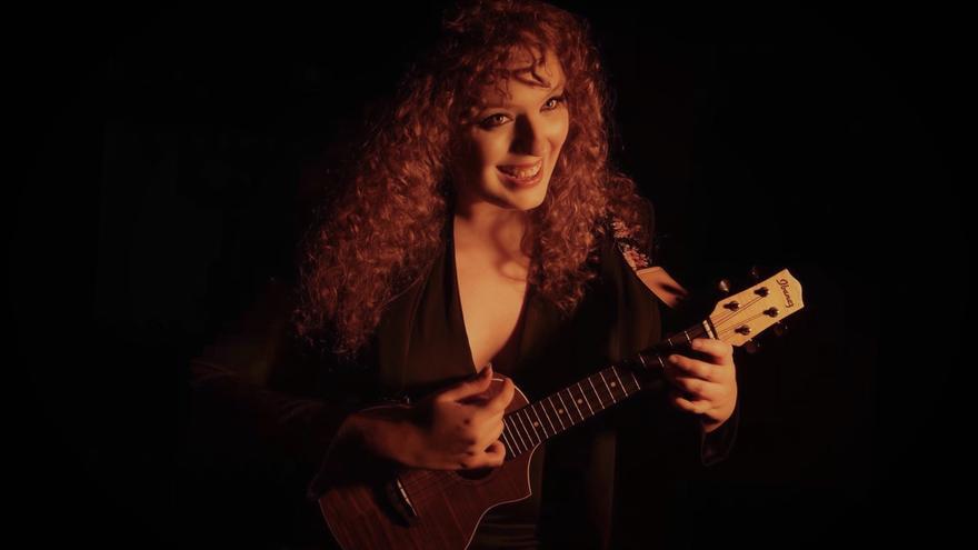 Yhael May logra su primer premio Latino