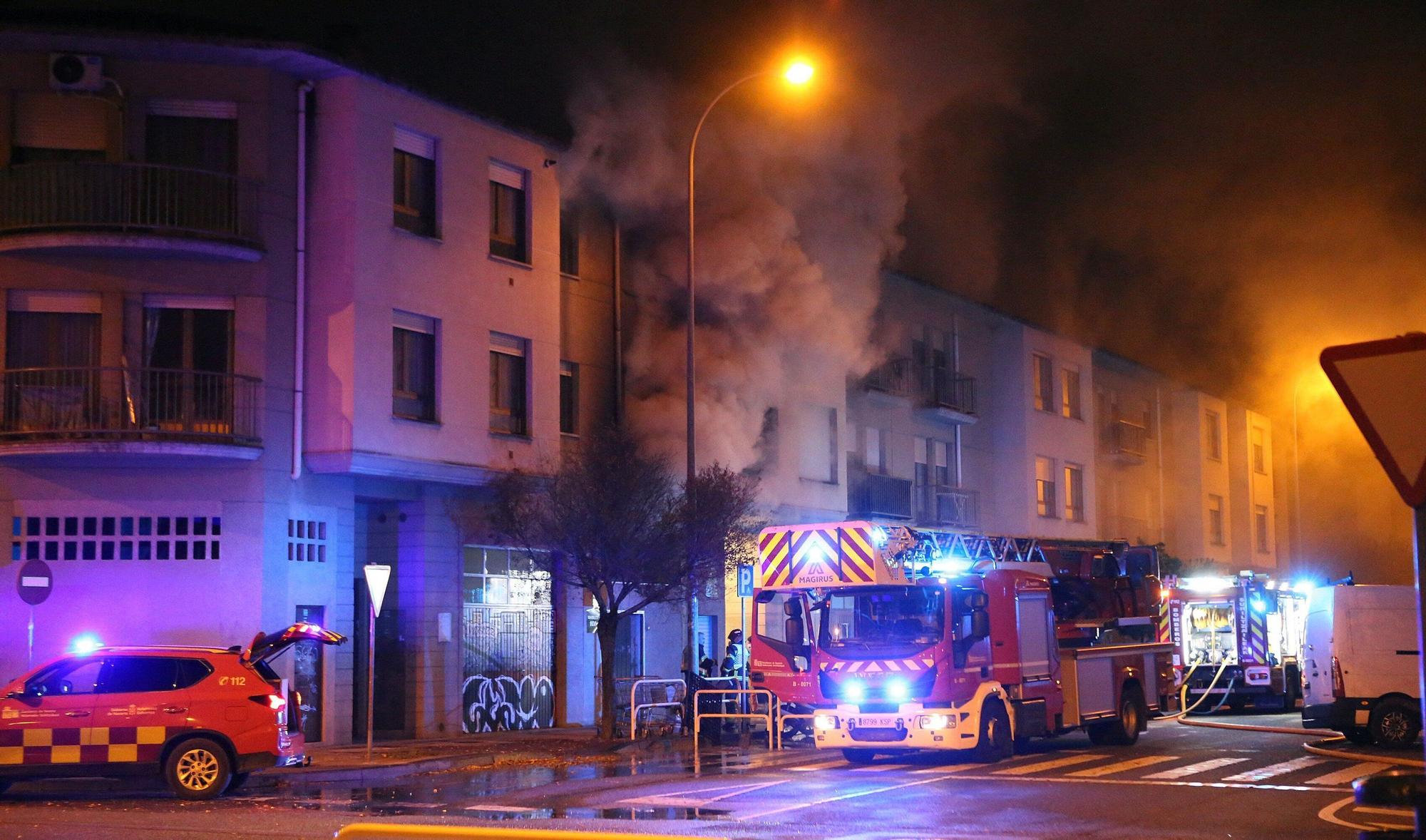 Fotos del incendio de un bazar en la Rochapea