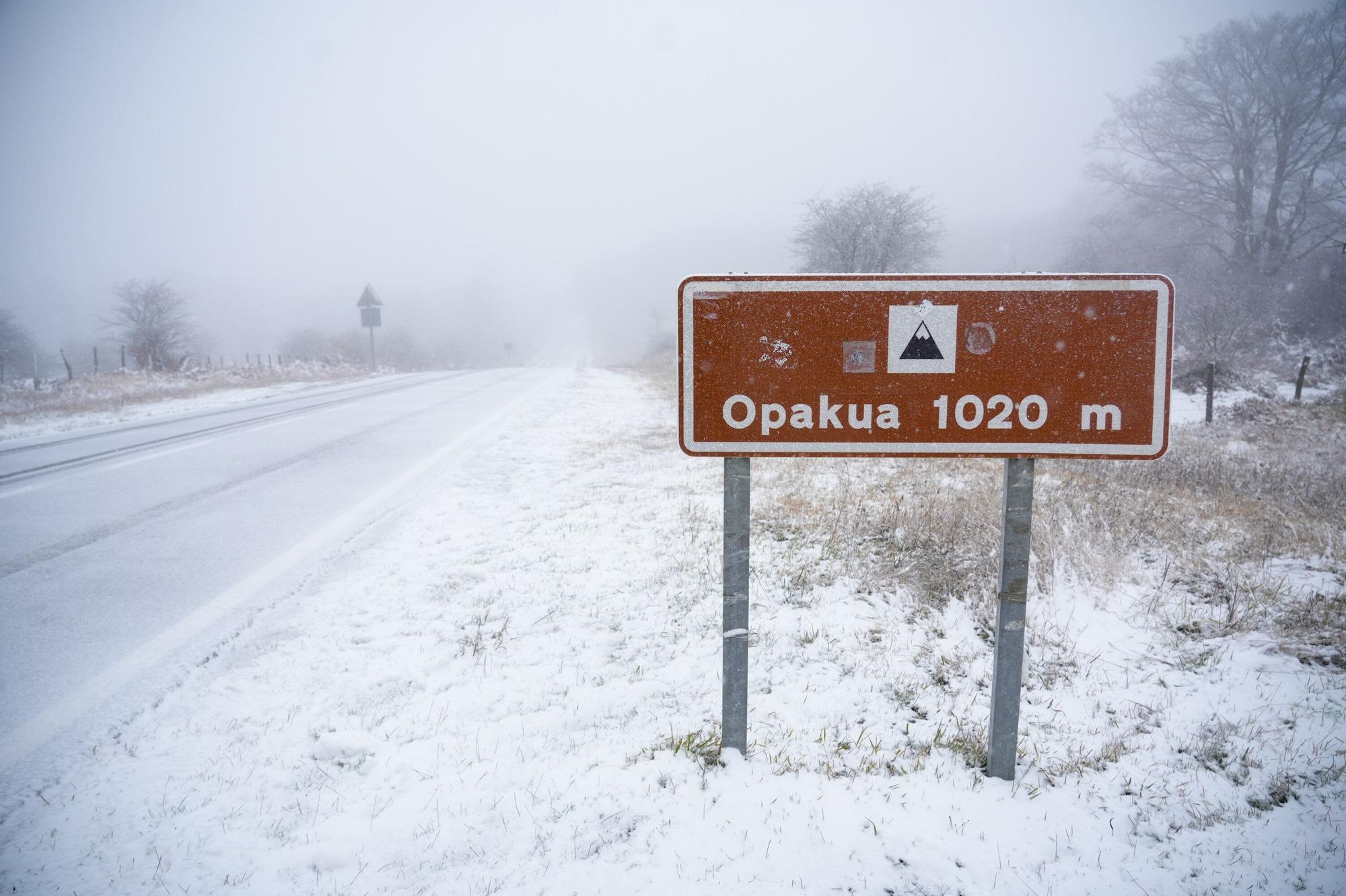 Las primeras nieves del otoño cubren Opakua