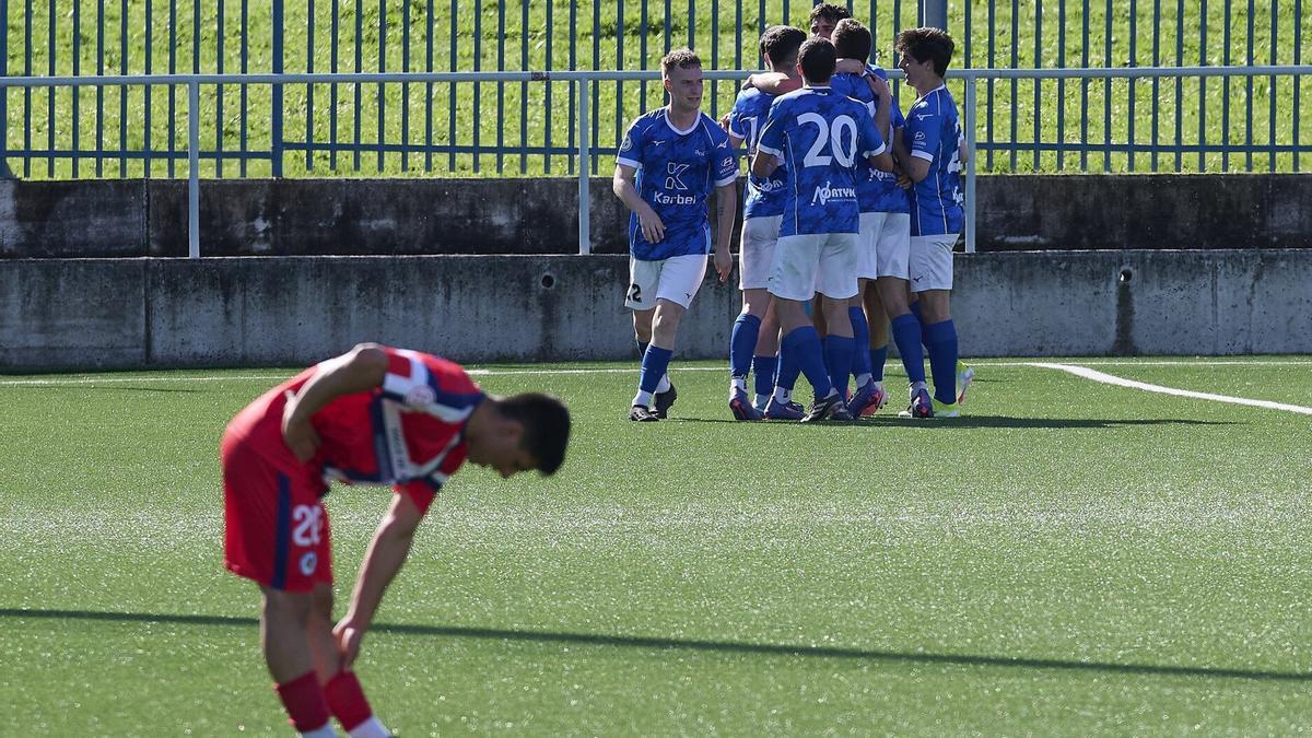 Los jugadores del Ardoi celebran uno de los goles ante la Mutilvera en el último partido.