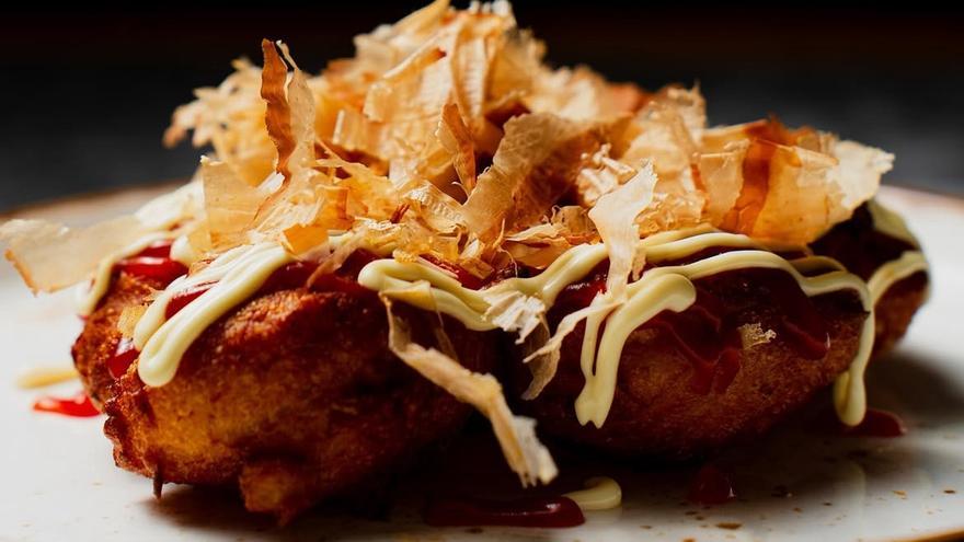 Sabores tradicionales con guiños internacionales en pintxos y raciones en Brutal Gastrobar en Derio