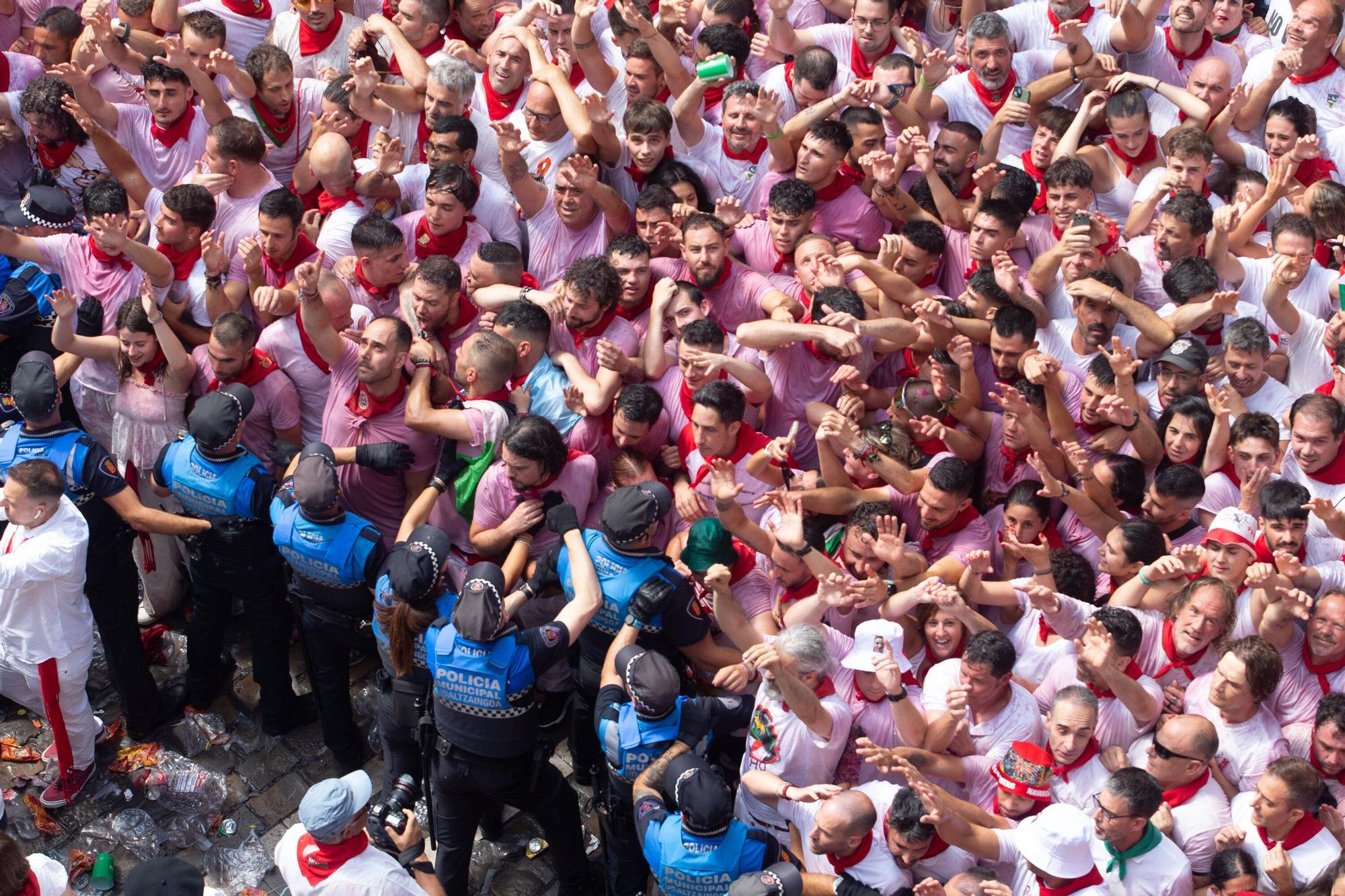Fotos del  Chupinazo de San Fermín 2025 en Pamplona: ¡La fiesta más internacional se enciende con un grito solidario por Palestina!