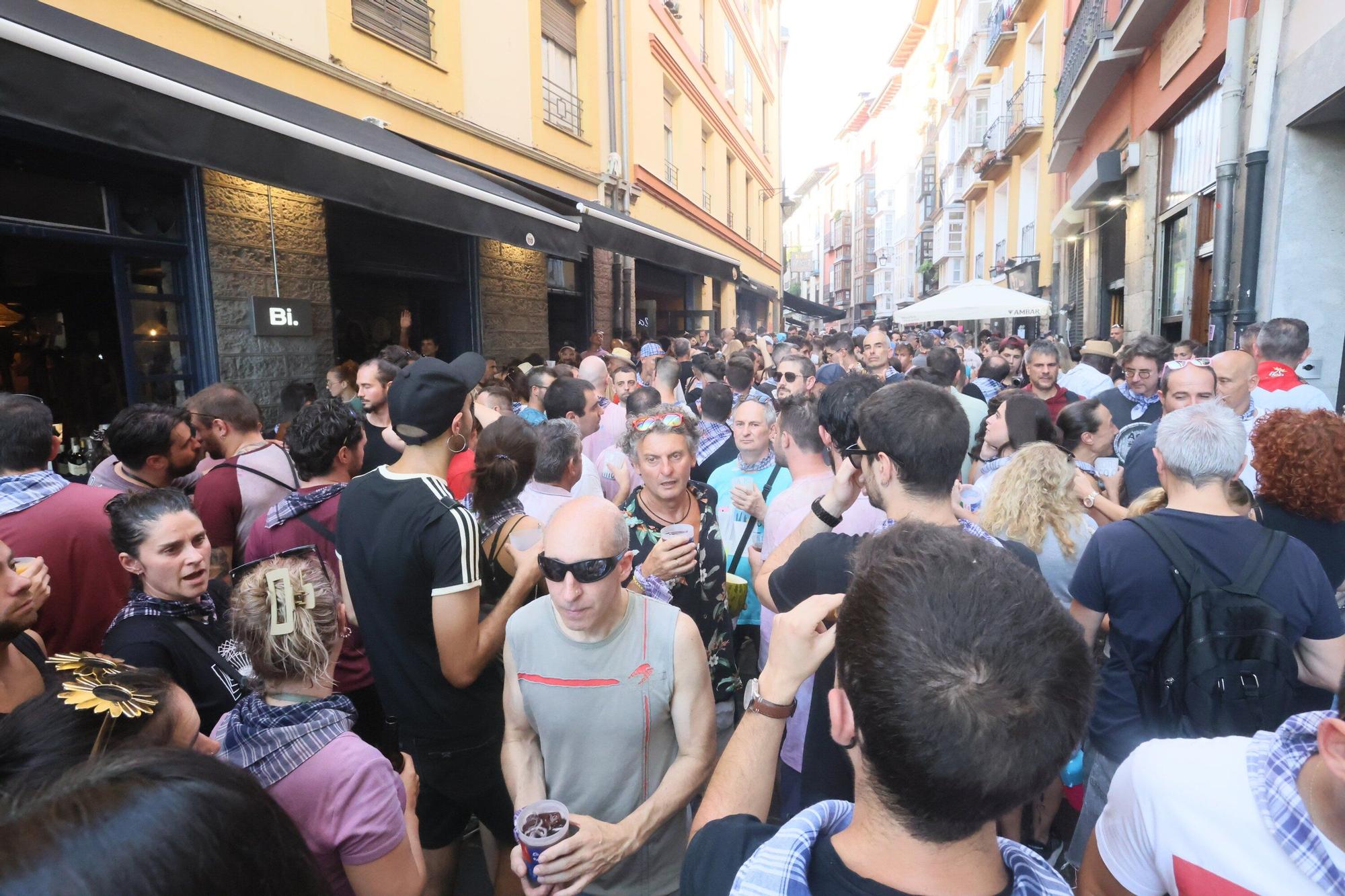 En imágenes: Vitoria sale a la calle a celebrar La Blanca tras el txupinazo