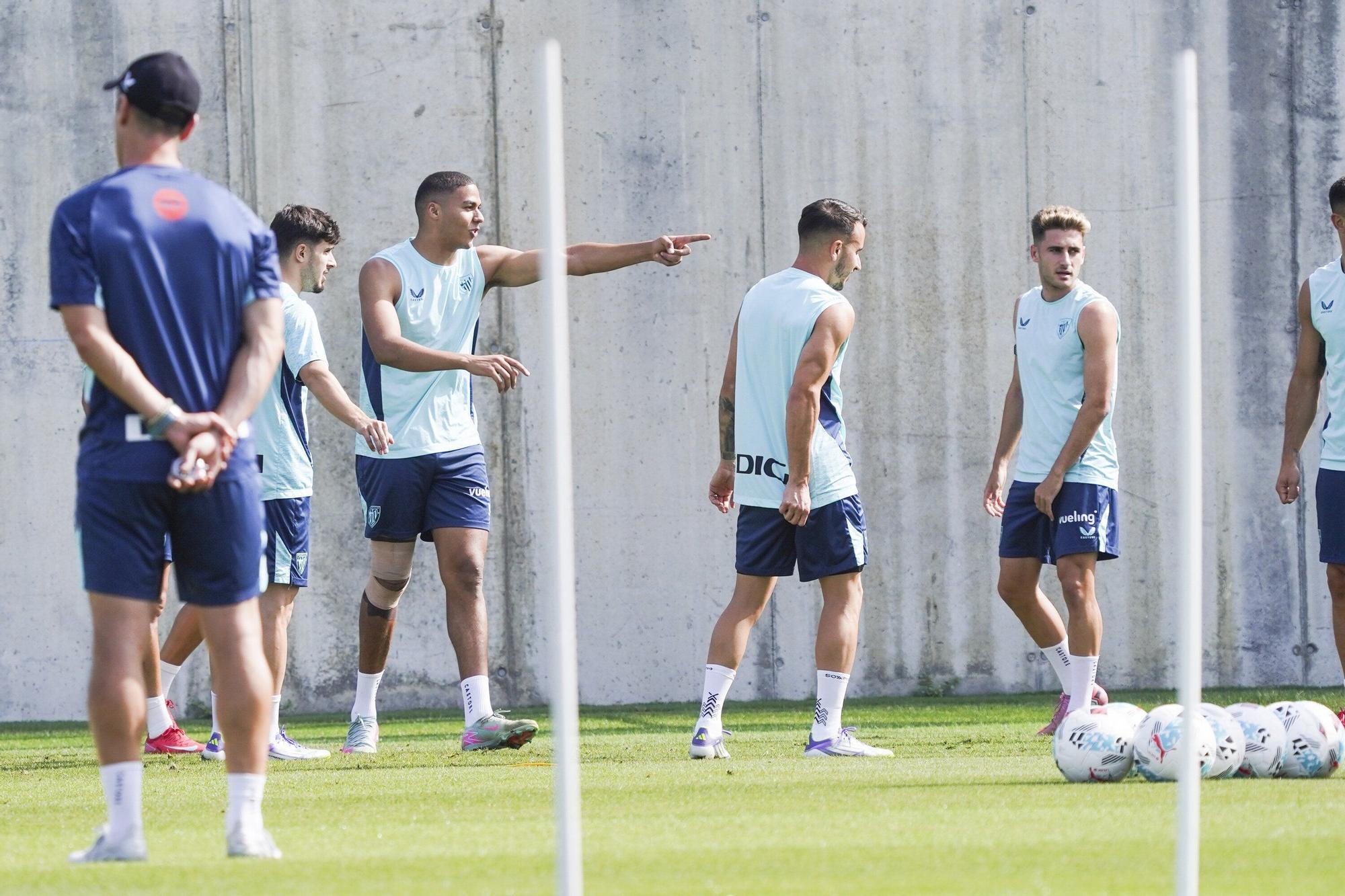 En imágenes: el Athletic entrena con Paredes y sin Adu Ares