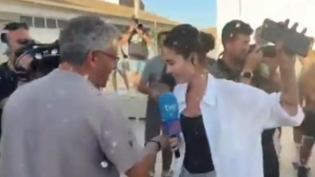 Acosan gravemente a una periodista de RTVE durante una conexión en directo desde Torre Pacheco.