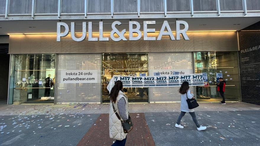 Los piquetes generan tensión y destrozan tiendas en la Gran Vía de Bilbao