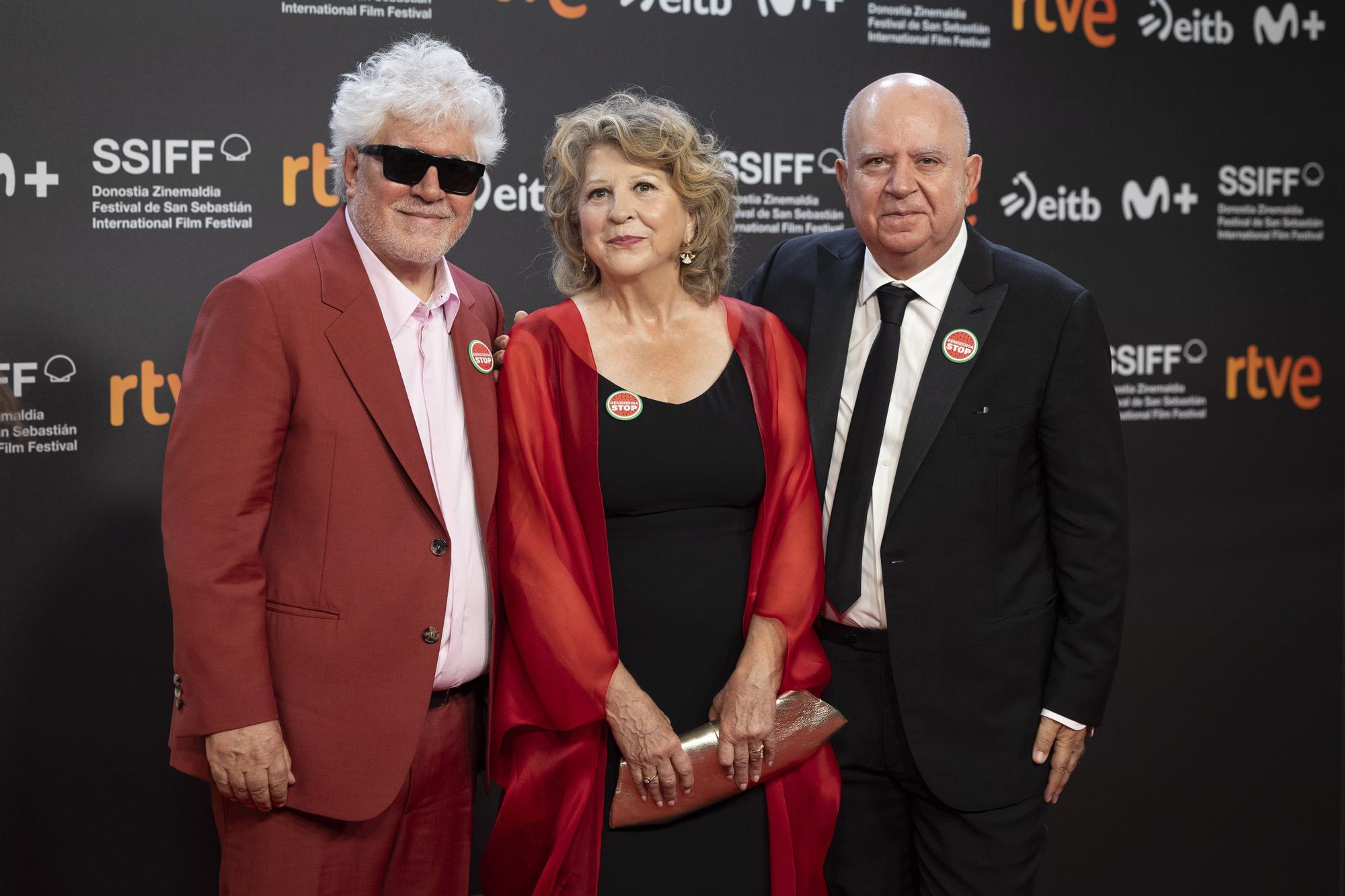 Pedro Almodóvar, Esther García y Agustín Almodóvar