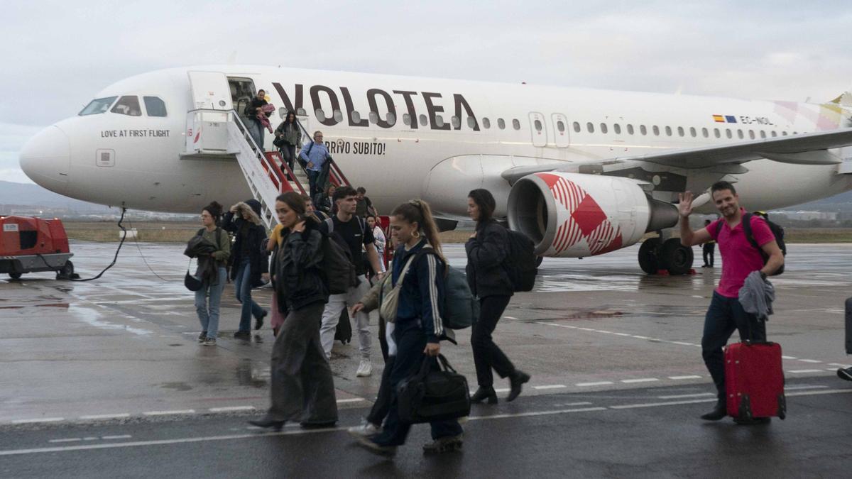 En imágenes: Foronda estrena los vuelos regulares a Barcelona y Madrid