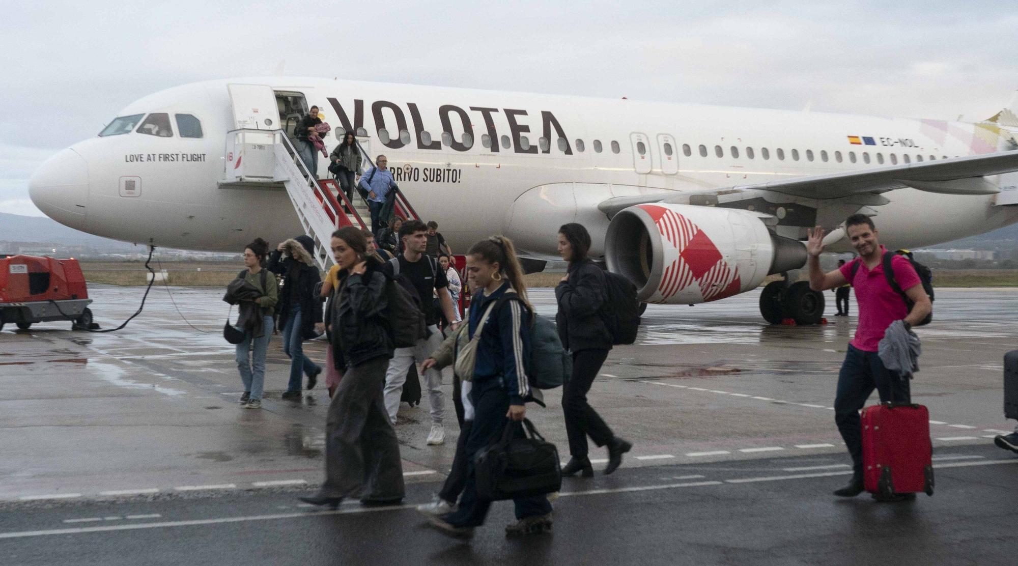 En imágenes: Foronda estrena los vuelos regulares a Barcelona y Madrid