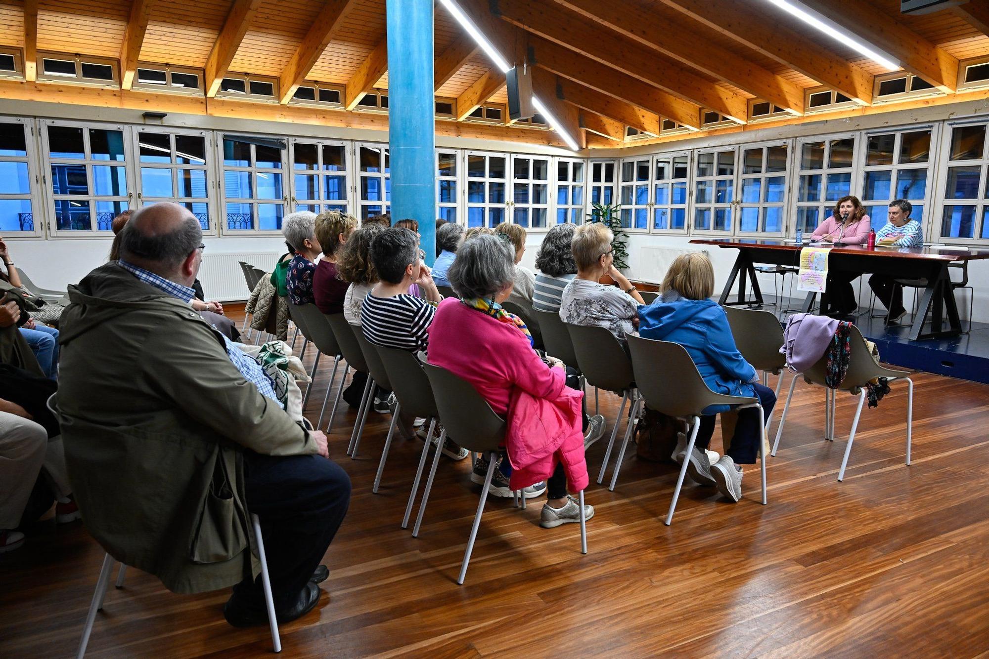 La sala Ganbara, del centro cívico de La Bolsa, durante la presentación de 'Quince meses de invierno'.