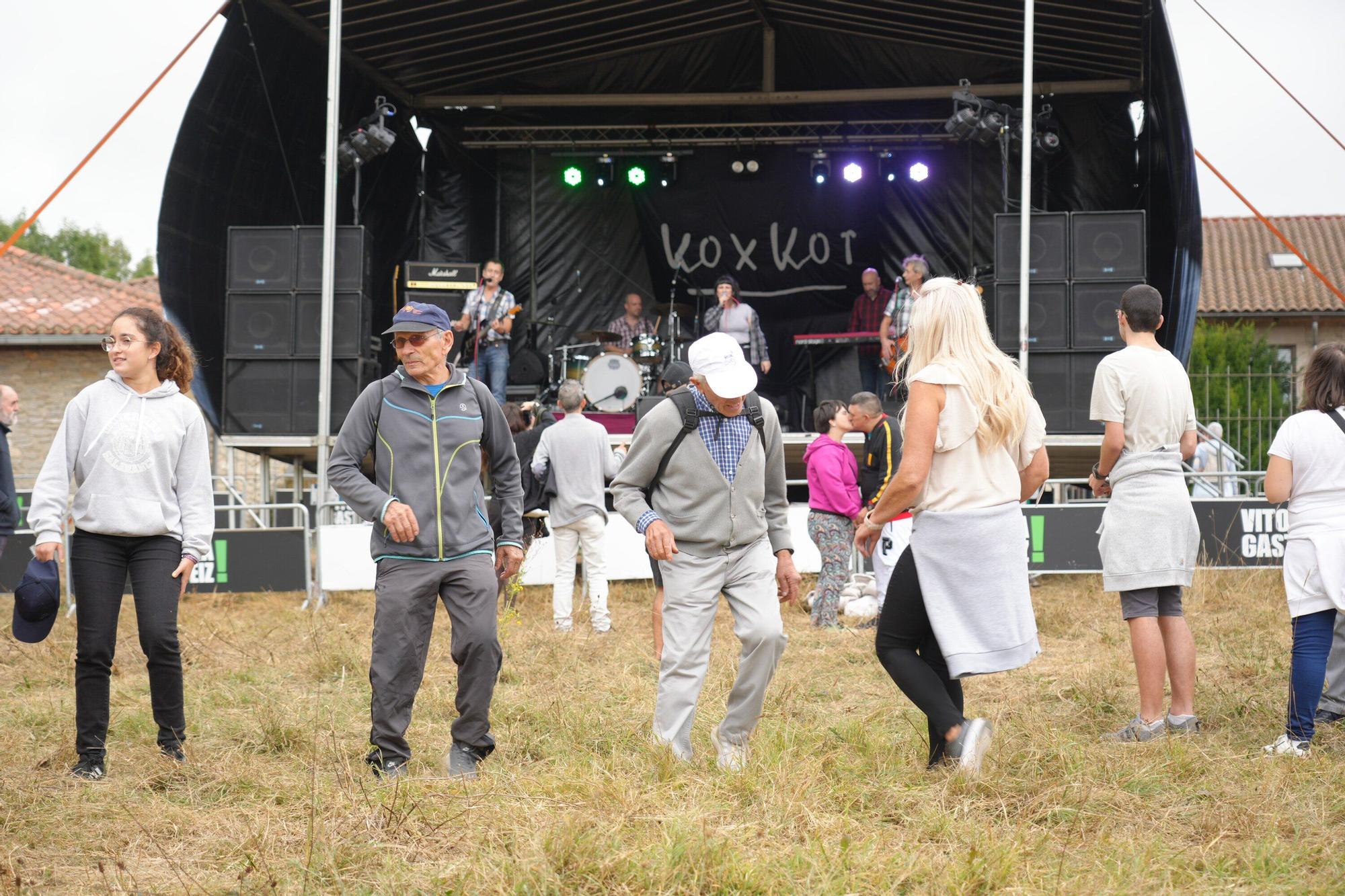 En imágenes: Las campas de Olarizu se llenan de fiesta