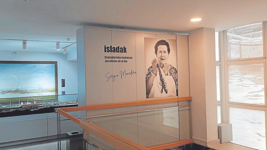 ‘Isladak. Itsasadarreko  Lanbideak’, una pequeña radiografía de la sociedad de Ezkerraldea, en el Museo Rialia de Portugalete