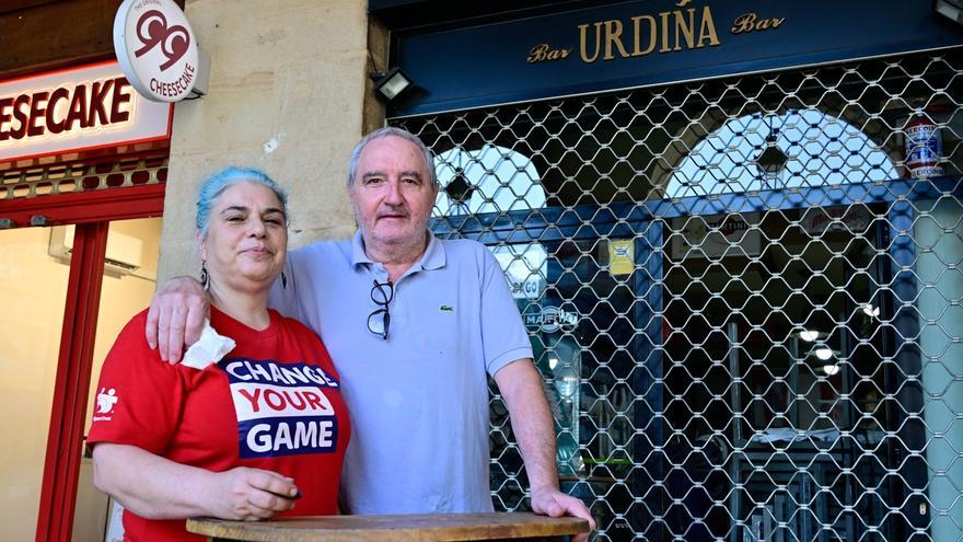 Del Bilbao del 600 al del Ferrari: el emotivo adiós del Bar Urdiña de la Plaza Nueva