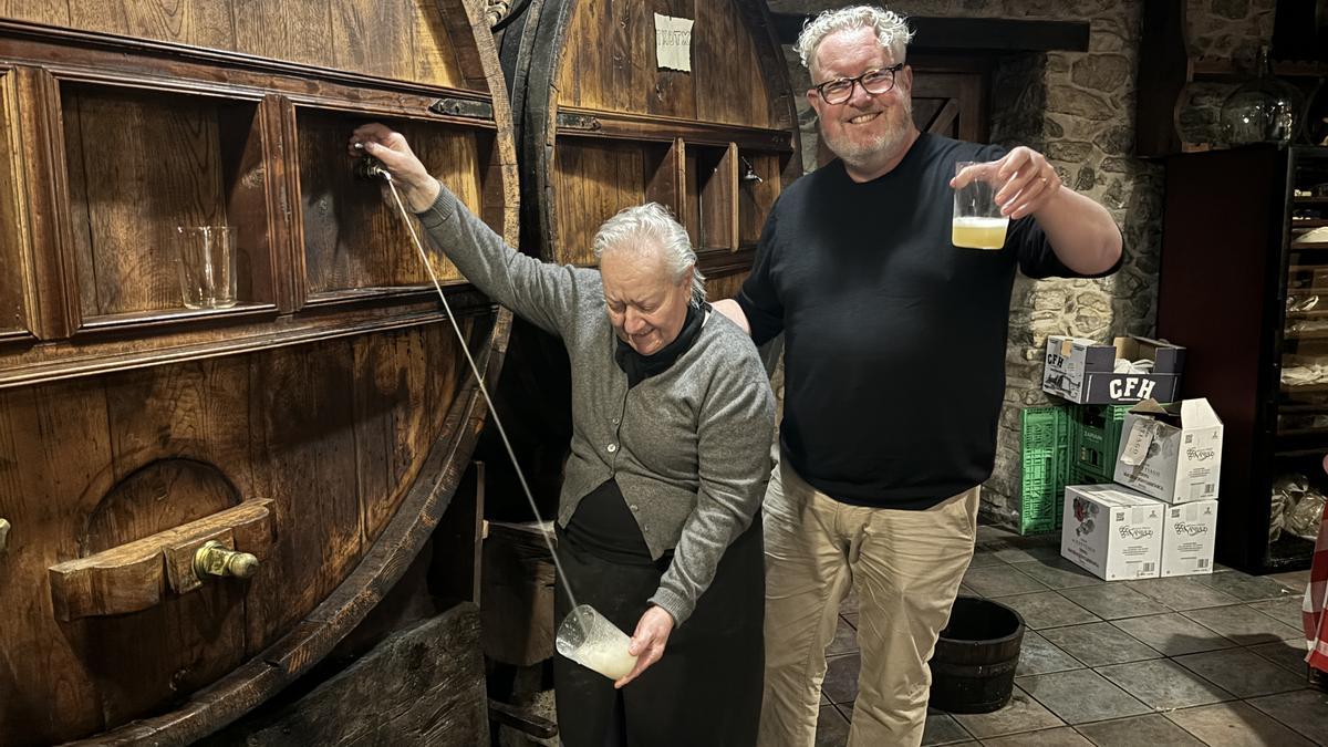 Steven Ekholm junto a Txaro Zapiain en el Roxario de Astigarraga.