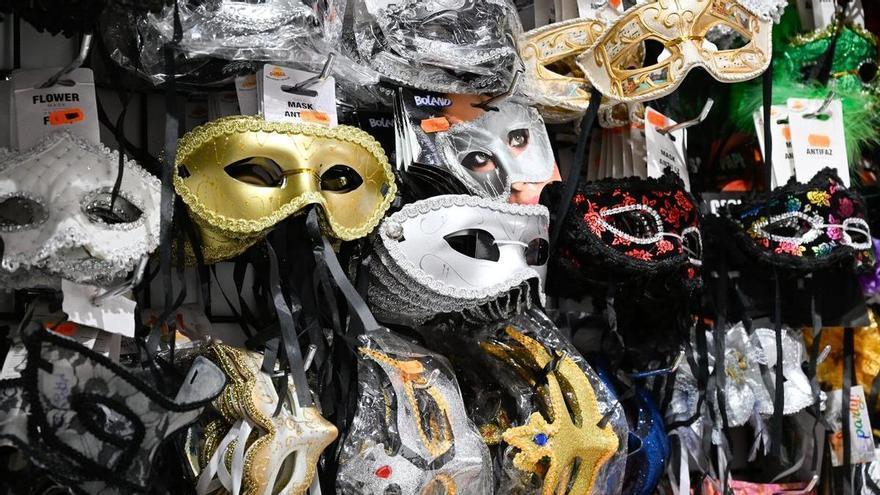 ¿Pueden multarte por conducir disfrazado? Esto dice la DGT