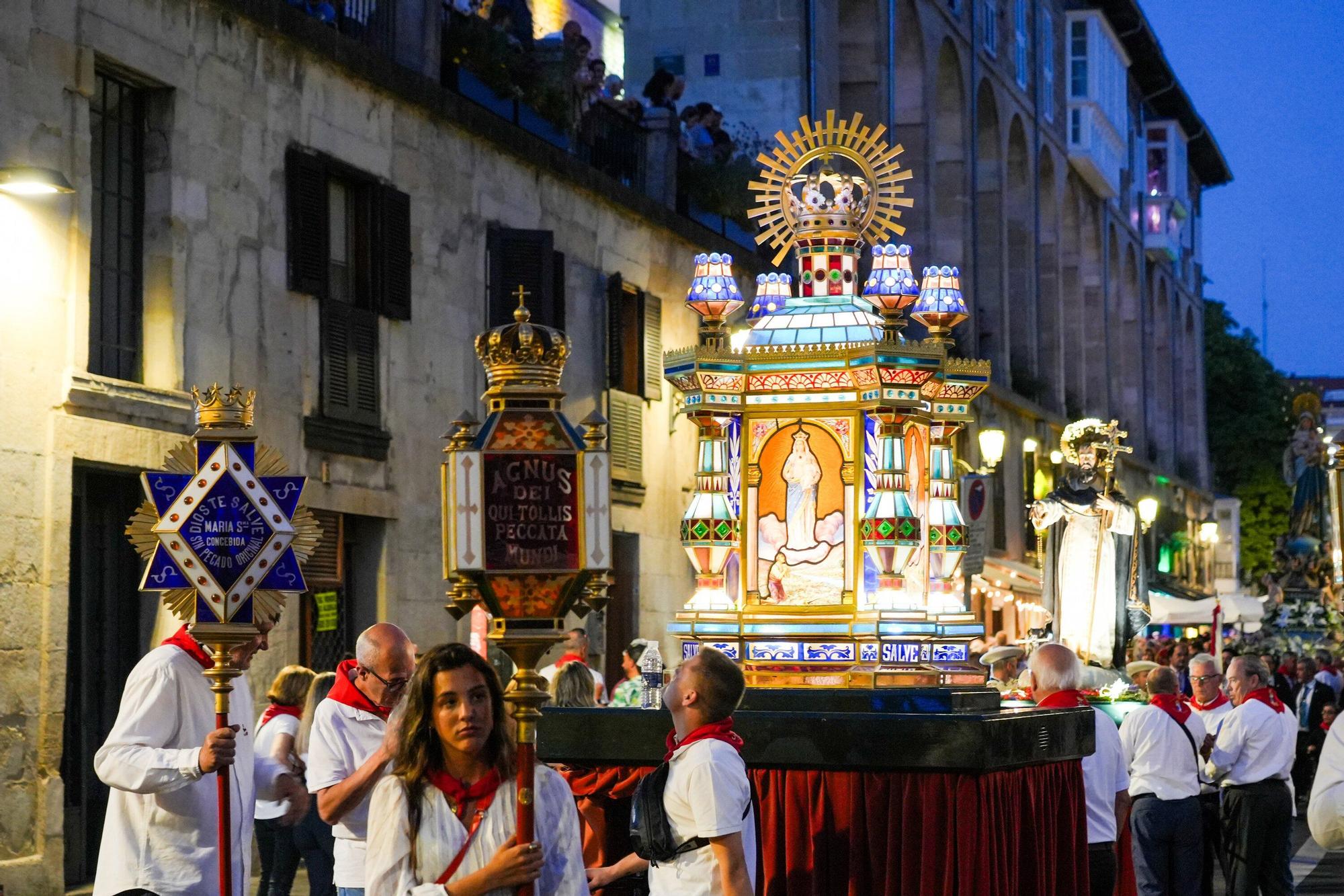 En imágenes: Fervor religioso en la procesión de los faroles