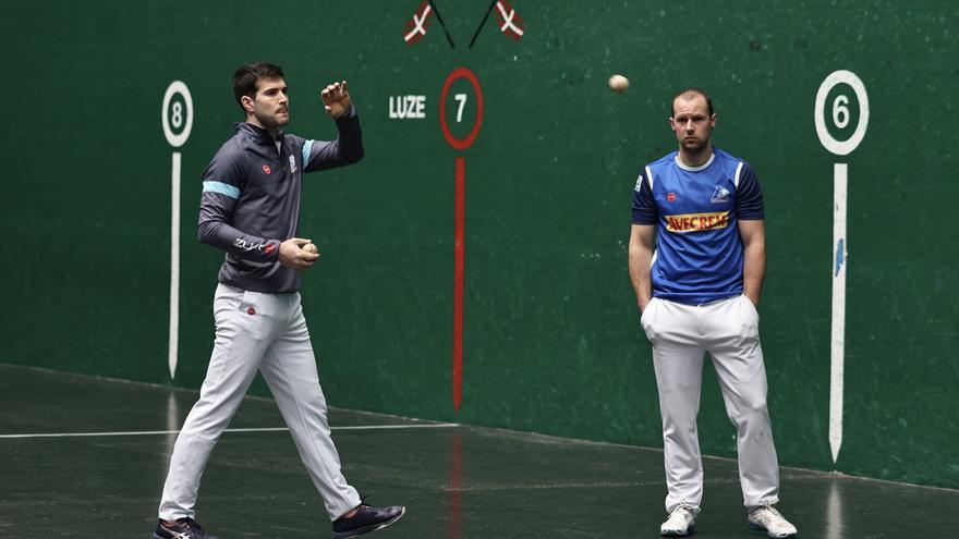 Zabaleta, descontento con una pelota elegida por Altuna III