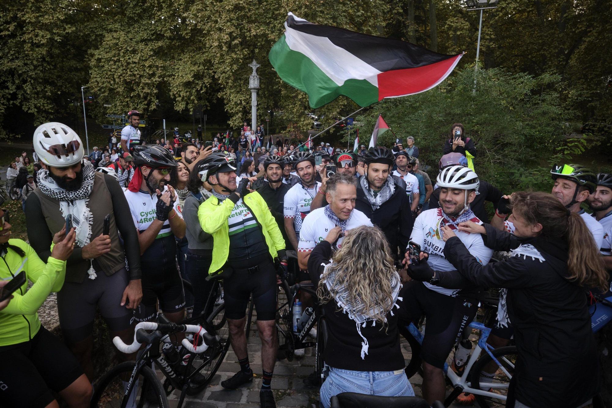 'Cycling for Gaza': un centenar de ciclistas palestinos llegan a Pamplona