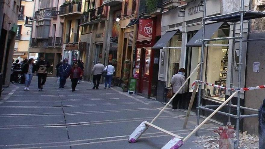 Cierra una tienda de souvenirs y artículos textiles en el Casco Viejo de Pamplona