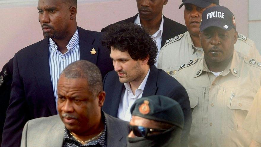El fundador de FTX, en libertad condicional tras pagar de 250 millones de dólares