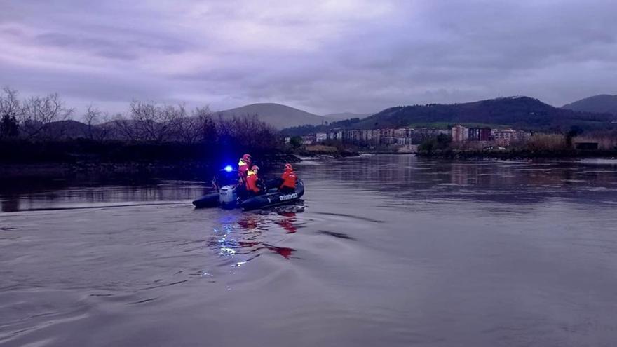 Aplazada hasta el lunes la búsqueda del hombre que ha saltado al río Bidasoa