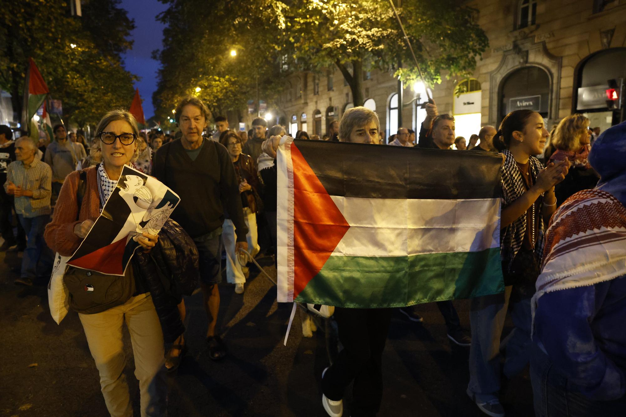 En imágenes: Una manifestación en apoyo a Palestina vuelve a reunir a miles de personas por la Gran Vía de Bilbao