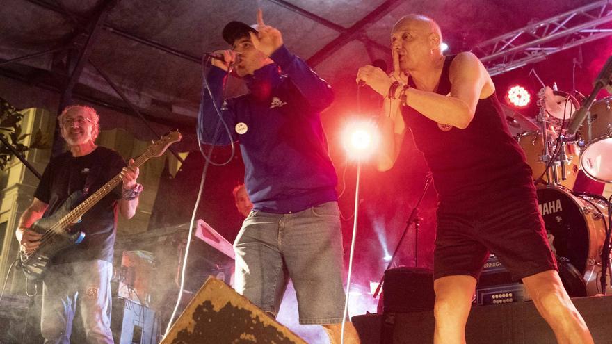 En imágenes: Joselu Anayak y Dupla unen fuerzas en la verbena de la plaza del Arca
