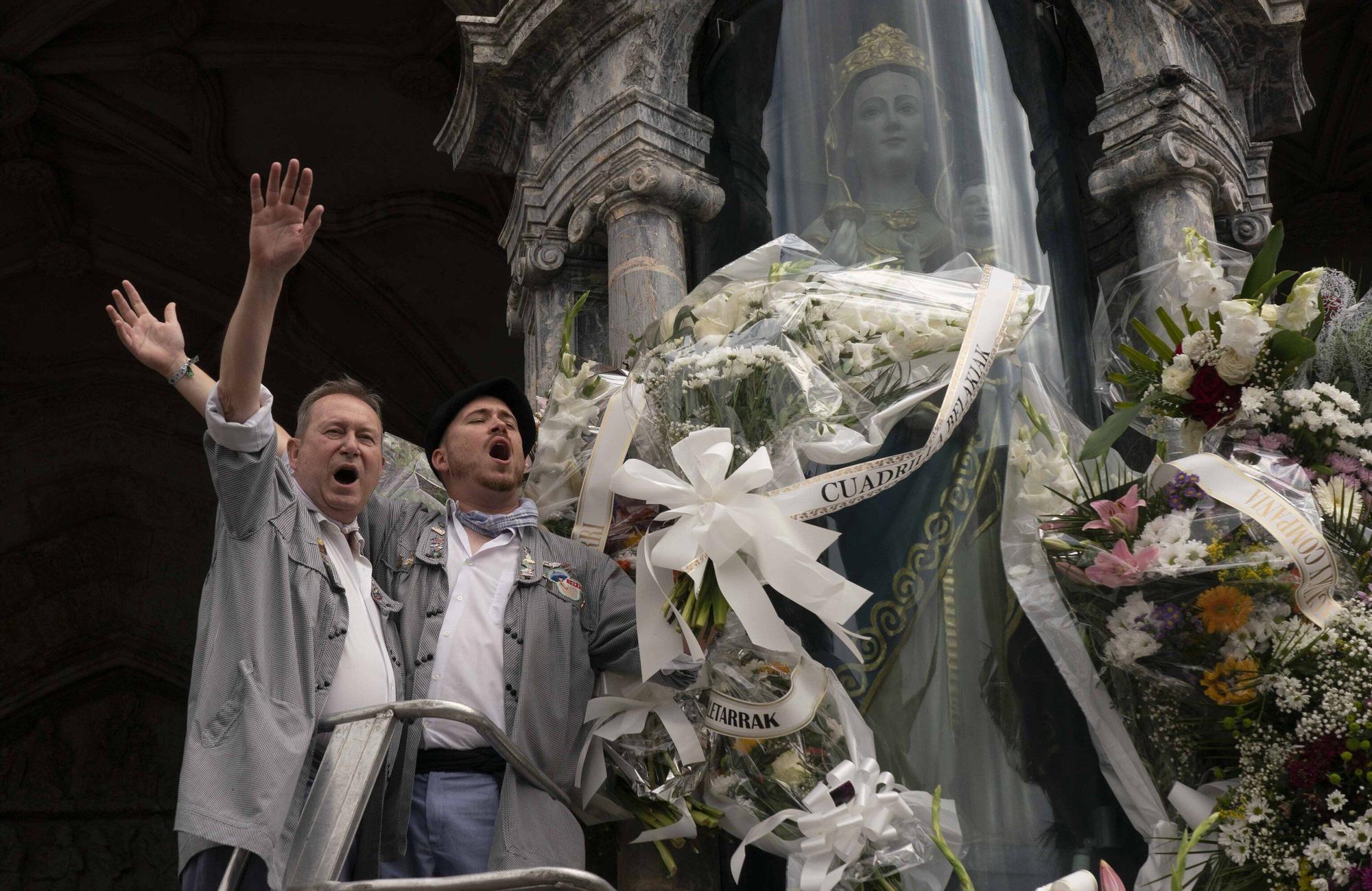 Ofrenda Floral y Aurresku de Honor a la Virgen Blanca