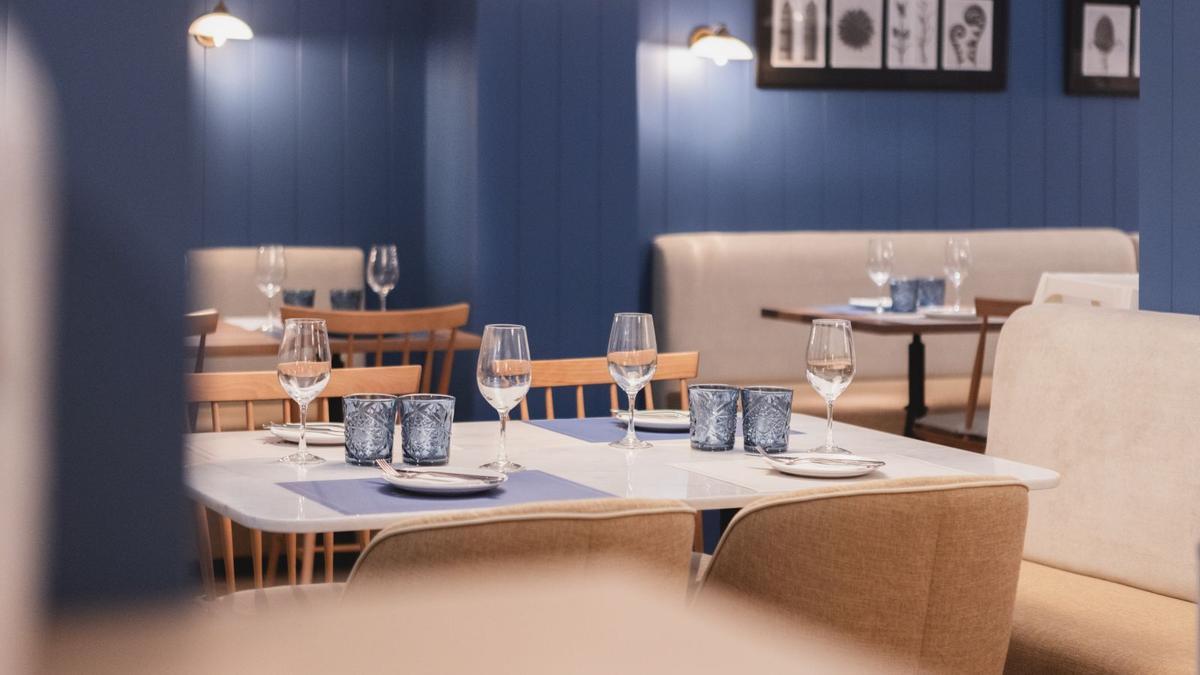 Detalles del comedor, coqueto y acogedor.