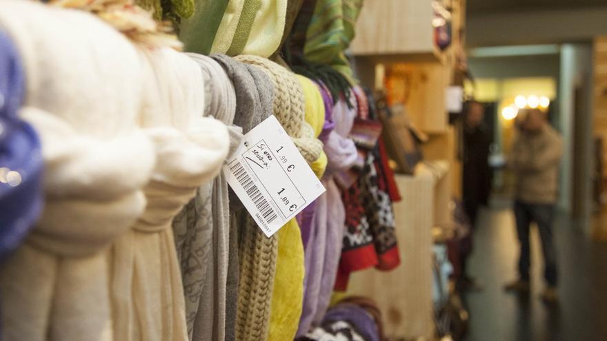 Vitoria deposita 942 toneladas de ropa usada en los puntos de recogida de textil