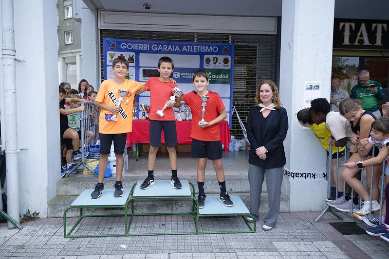 Castellers, gigantes y carrera popular en las Agorreko Santikutzak de Legazpi