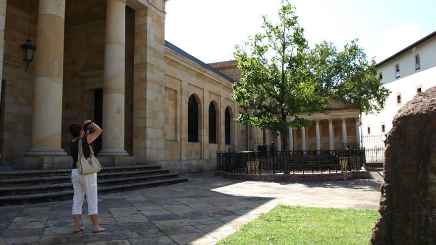 Plantan un retoño del Árbol de Gernika en la ciudada alemana de Coblenza