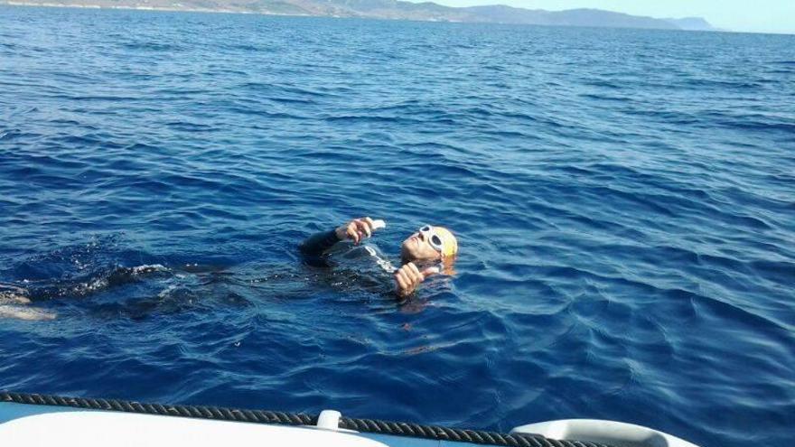 El nadador pamplonés Peio Ormazábal, durante el trayecto entre Tarifa y Tánger.
