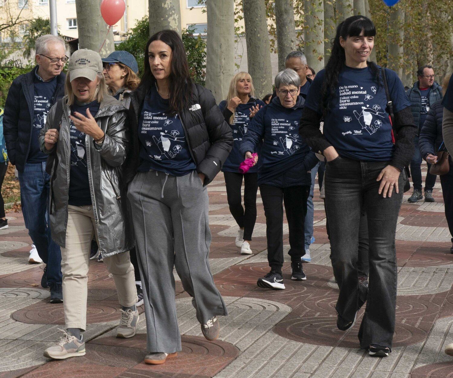 En imágenes: Así ha sido la VI Caminata Solidaria de Asafes en Vitoria por la salud mental
