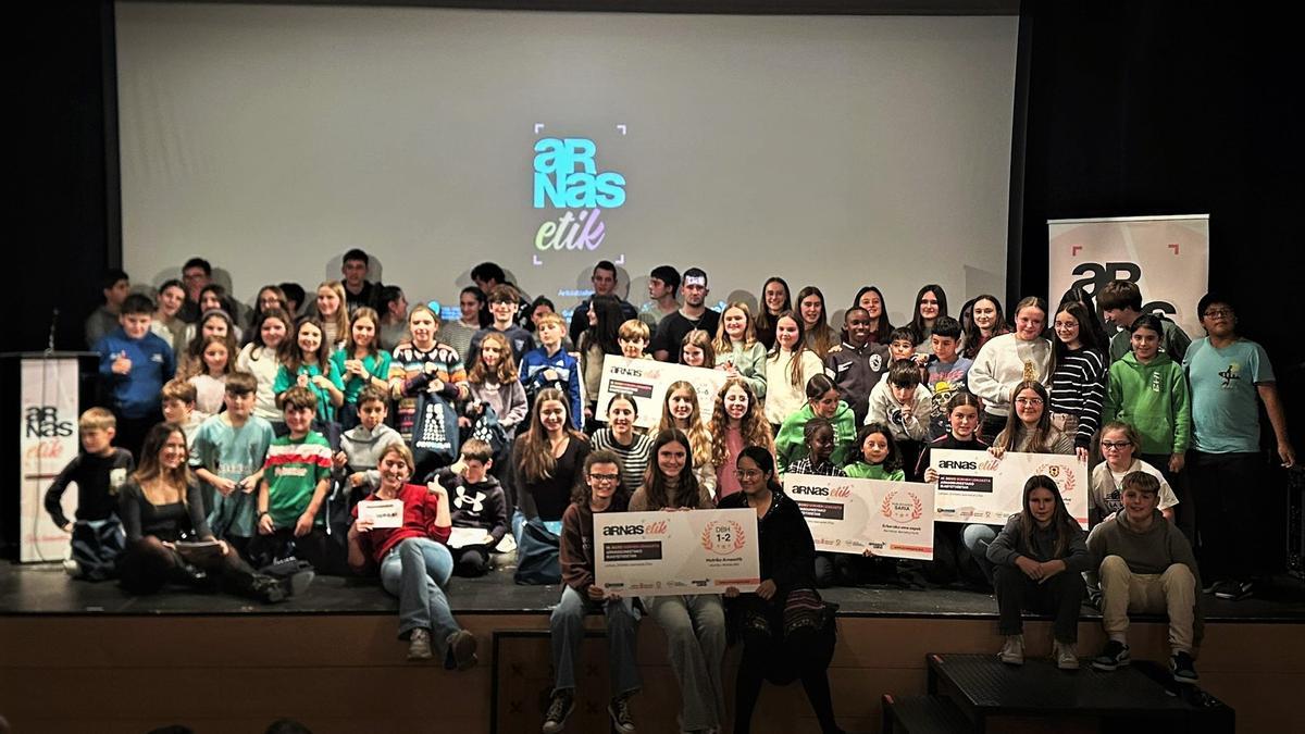 Alumnado participante en la entrega de premios.