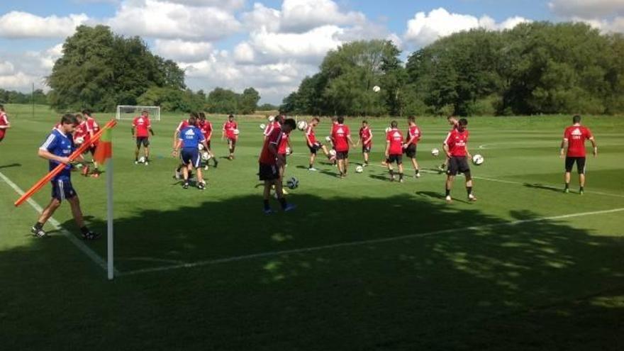 Doble sesión de entrenamiento antes del primer amistoso en Inglaterra