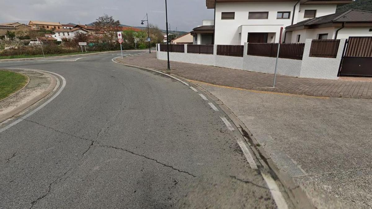 Vista de la entrada a Berriosuso, donde ha ocurrido el accidente.